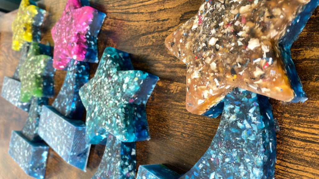 Little Star trophy that contains an average of 51 grams of unrecyclable plastics